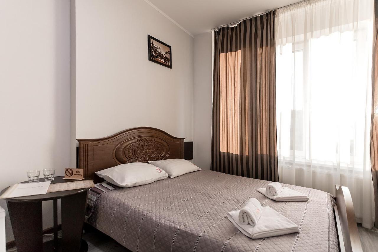 Sunlit Hotel Ivano-Frankivsk Exterior photo